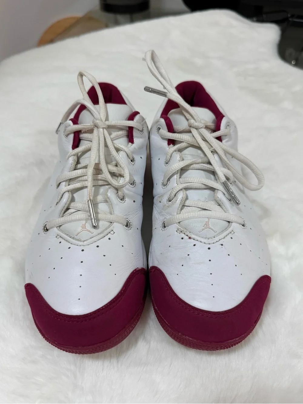 Women’s Jordan Low-Top Sneaker in White & Burgundy size 8